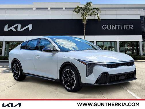 Snow White Pearl 2026 Kia K4 GT-Line