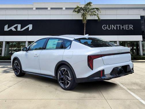Snow White Pearl 2026 Kia K4 GT-Line