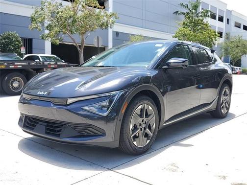 2025 Kia EV6 Light