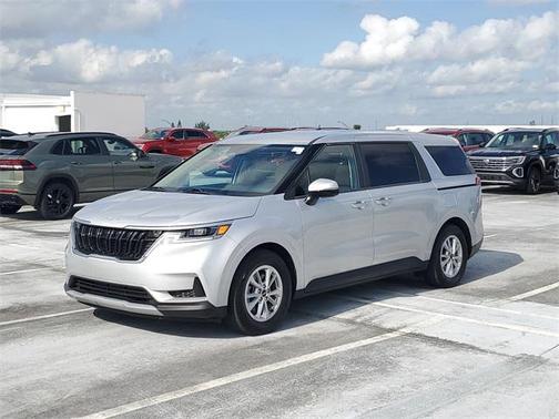 2023 Kia Carnival LX