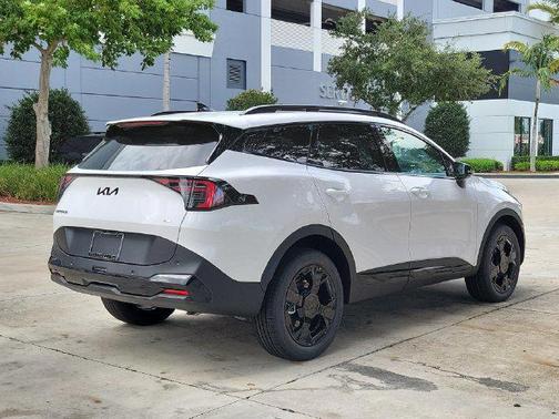 Glacial White Pearl 2027 Kia Sportage X-Line