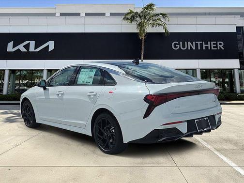 Snow White Pearl 2026 Kia K5 GT-Line