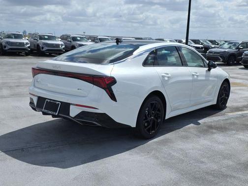 Snow White Pearl 2026 Kia K5 GT-Line