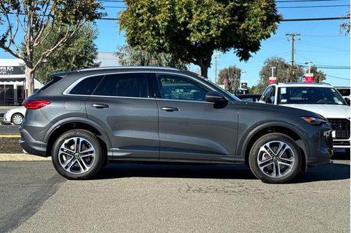 2025 Audi Q5 Premium TFSI quattro S tronic