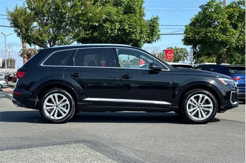2025 Audi Q7 Premium Plus 55 TFSI quattro Tiptronic