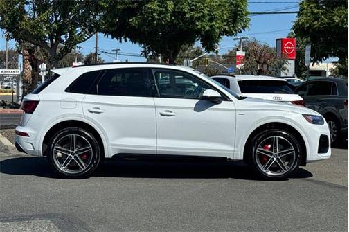 2024 Audi Q5 Premium Plus 55 TFSI e S line quattro S tronic