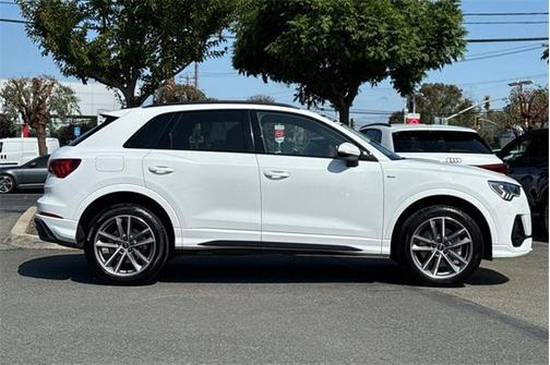 2025 Audi Q3 Premium 45 TFSI S line quattro Tiptronic