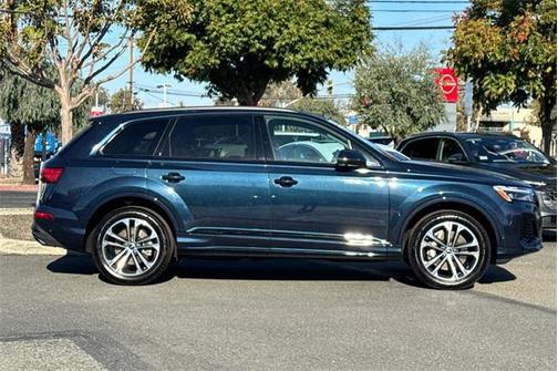2025 Audi Q7 Premium 45 TFSI quattro Tiptronic