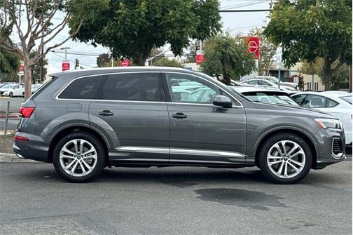 2025 Audi Q7 Premium Plus 55 TFSI quattro Tiptronic