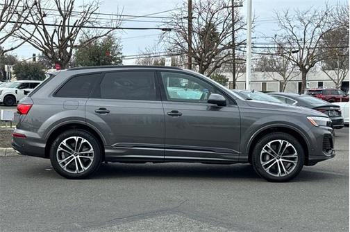 2025 Audi Q7 Premium Plus 45 TFSI quattro Tiptronic