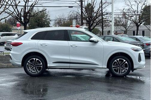 2025 Audi Q5 Premium TFSI quattro S tronic