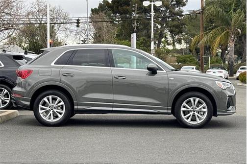 2022 Audi Q3 Premium Plus 45 TFSI S line quattro Tiptronic