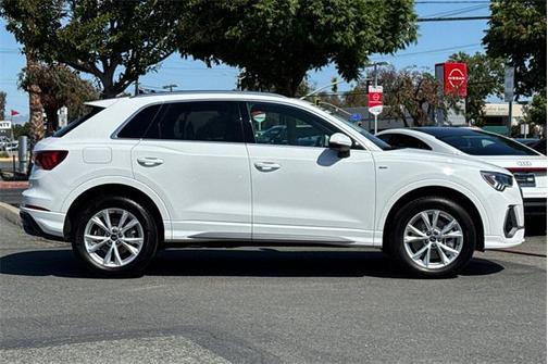 2022 Audi Q3 Premium Plus 45 TFSI S line quattro Tiptronic