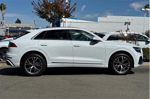 2023 Audi Q8 Premium Plus 55 TFSI quattro Tiptronic