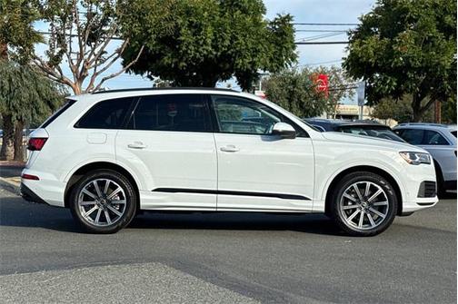 2023 Audi Q7 Premium Plus 45 TFSI quattro Tiptronic
