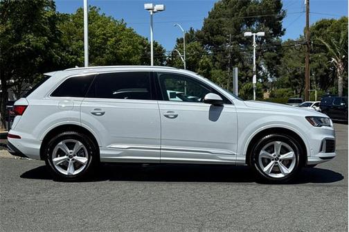 2023 Audi Q7 Premium Plus 45 TFSI quattro Tiptronic