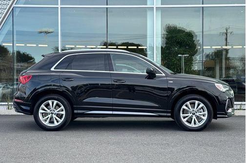 2025 Audi Q3 Premium 45 TFSI S line quattro Tiptronic