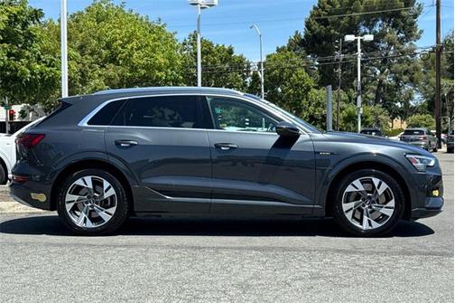 2022 Audi e-tron Premium quattro