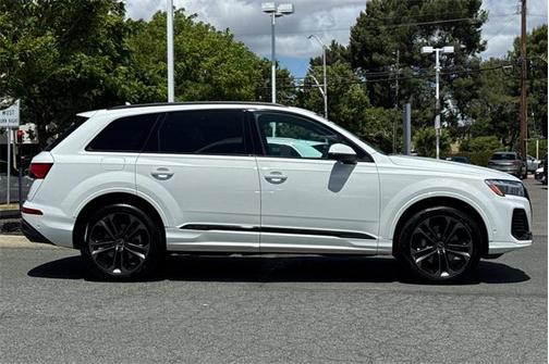 2025 Audi Q7 Premium Plus 55 TFSI quattro Tiptronic