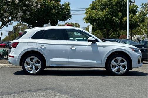 2025 Audi Q5 Premium Plus 45 TFSI S line quattro S tronic