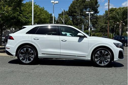 2025 Audi Q8 Premium Plus 55 TFSI quattro