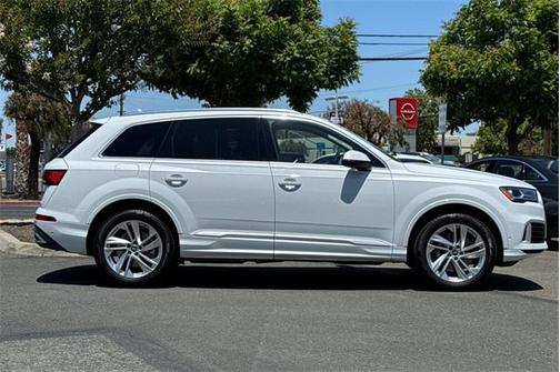 2022 Audi Q7 Premium Plus 55 TFSI quattro Tiptronic