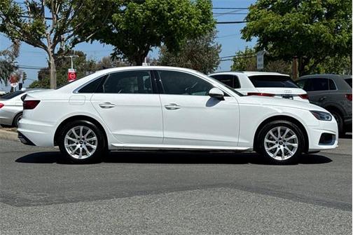 2022 Audi A4 Premium 40 TFSI quattro S tronic