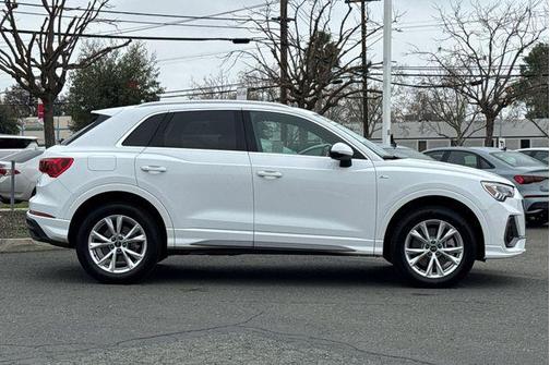 2025 Audi Q3 Premium 45 TFSI S line quattro Tiptronic