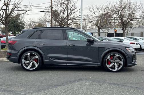2024 Audi SQ8 e-tron Prestige quattro