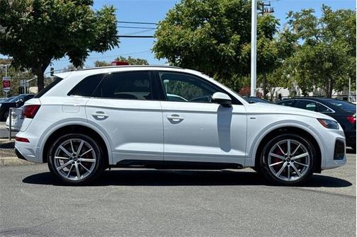 2024 Audi Q5 Premium Plus 55 TFSI e S line quattro S tronic