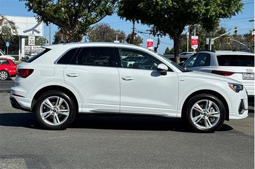 2022 Audi Q3 Premium 45 TFSI S line quattro Tiptronic