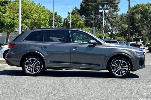 2025 Audi Q7 Premium Plus 45 TFSI quattro Tiptronic