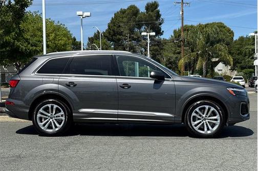 2025 Audi Q7 Premium Plus 45 TFSI quattro Tiptronic