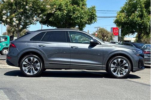 2025 Audi Q8 Premium Plus 55 TFSI quattro