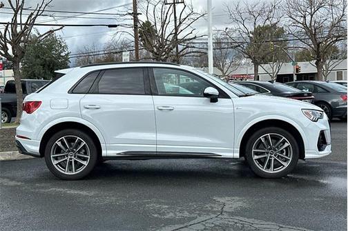 2025 Audi Q3 Premium 45 TFSI S line quattro Tiptronic