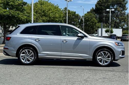 2022 Audi Q7 Premium Plus 55 TFSI quattro Tiptronic