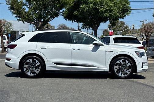 2022 Audi e-tron Premium quattro