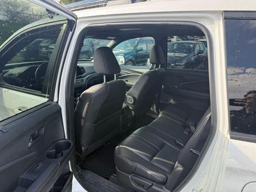 Platinum White Pearl 2023 Honda Passport AWD TrailSport