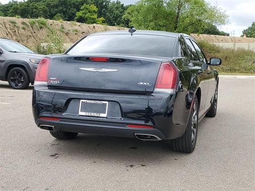 2018 Chrysler 300 S