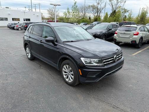 Deep Black Pearl 2020 Volkswagen Tiguan 2.0T S