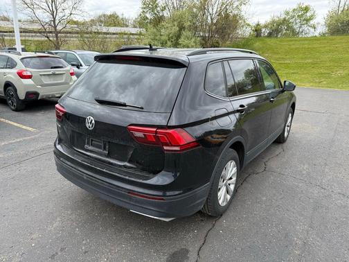 Deep Black Pearl 2020 Volkswagen Tiguan 2.0T S