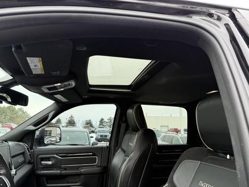 2019 RAM 2500 Laramie Crew Cab 4x4 6'4' Box