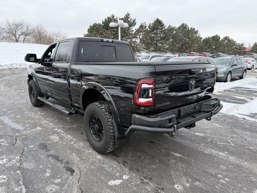 2019 RAM 2500 Laramie Crew Cab 4x4 6'4' Box