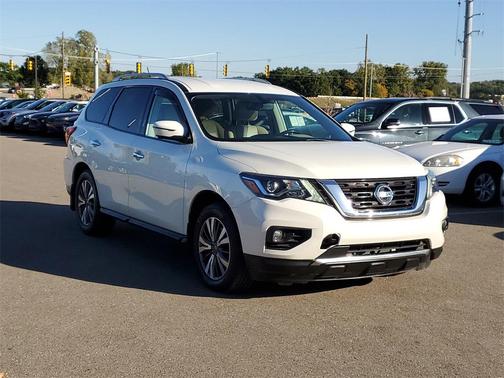 2017 Nissan Pathfinder SL