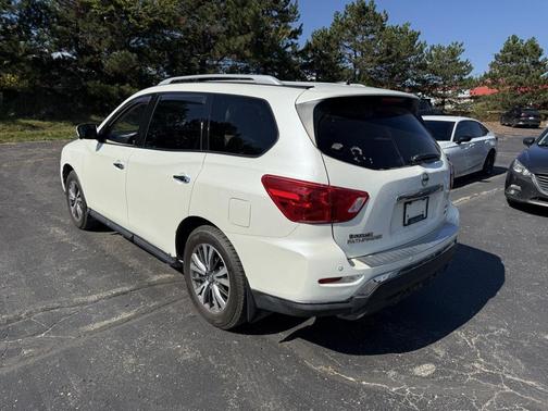2017 Nissan Pathfinder SL