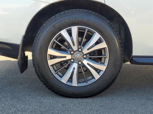 2017 Nissan Pathfinder SL