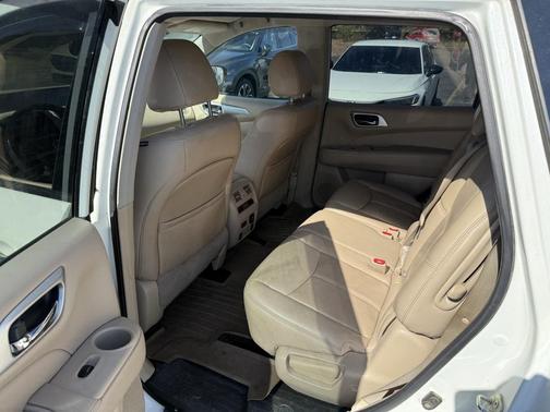 2017 Nissan Pathfinder SL