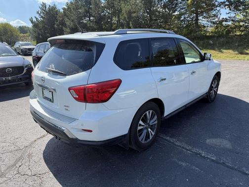2017 Nissan Pathfinder SL
