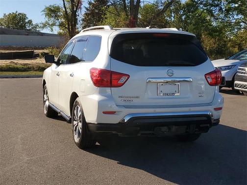 2017 Nissan Pathfinder SL