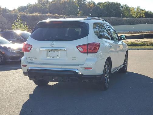 2017 Nissan Pathfinder SL